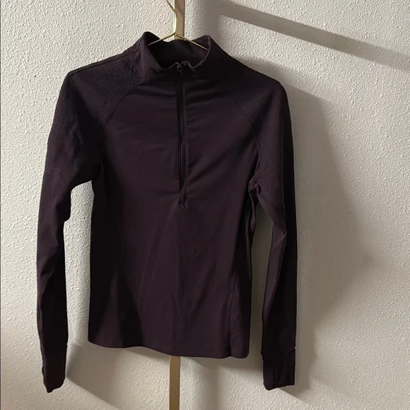 Lululemon Toasty Tech 1/2 Zip Size 6 with Gorgeous Sleeve Detail - Picture 3 of 12